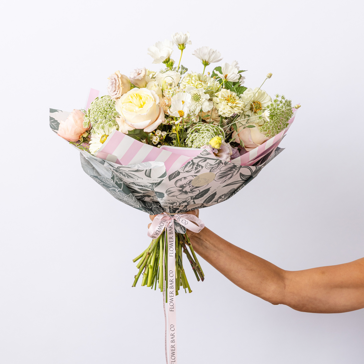 DELUXE HAND TIED BOUQUET