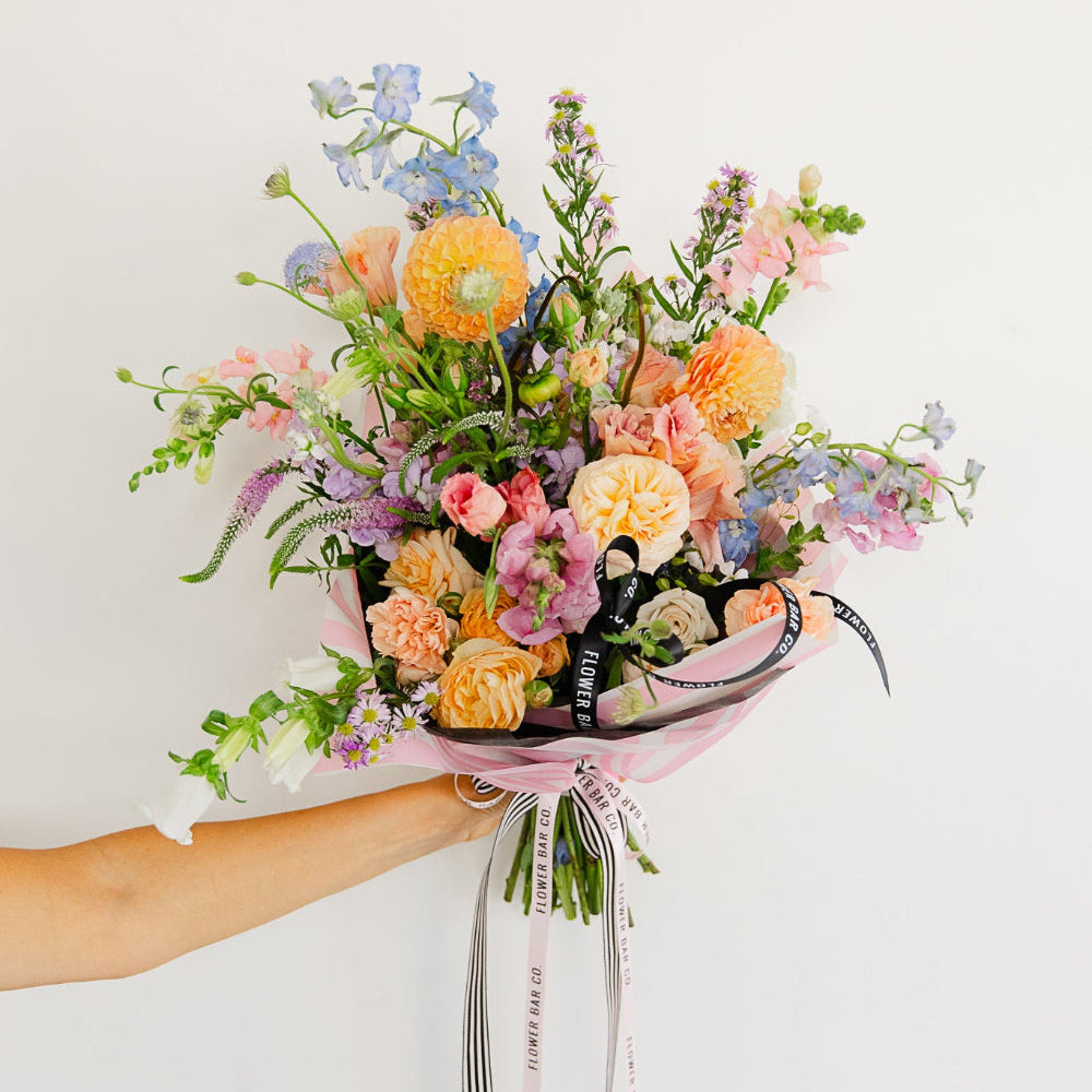 Classic hand tie bouquet, wrapped flower bouquet