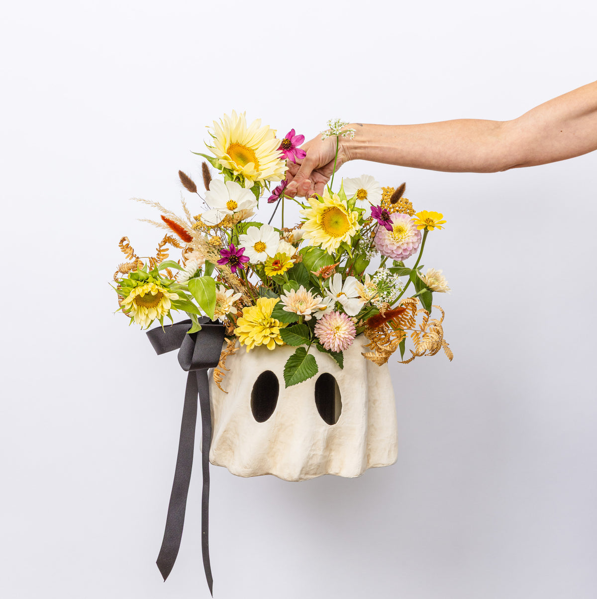 BETHANY LOWE GHOST BUCKET PREMIUM ARRANGEMENT